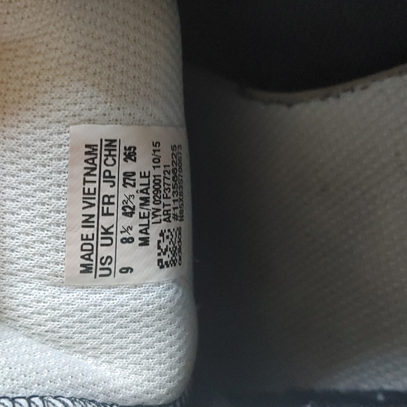 Adidas. Men's size 9. Skater style shoes. - Picture 3 of 5